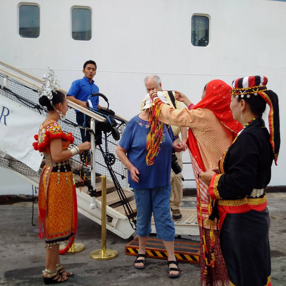 kuching cruise dinner